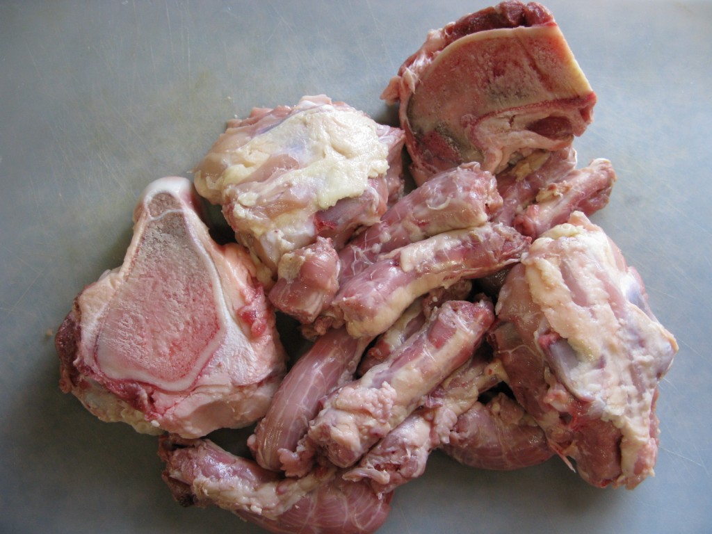 Organic_pasteured_back_necks_beef-Bones